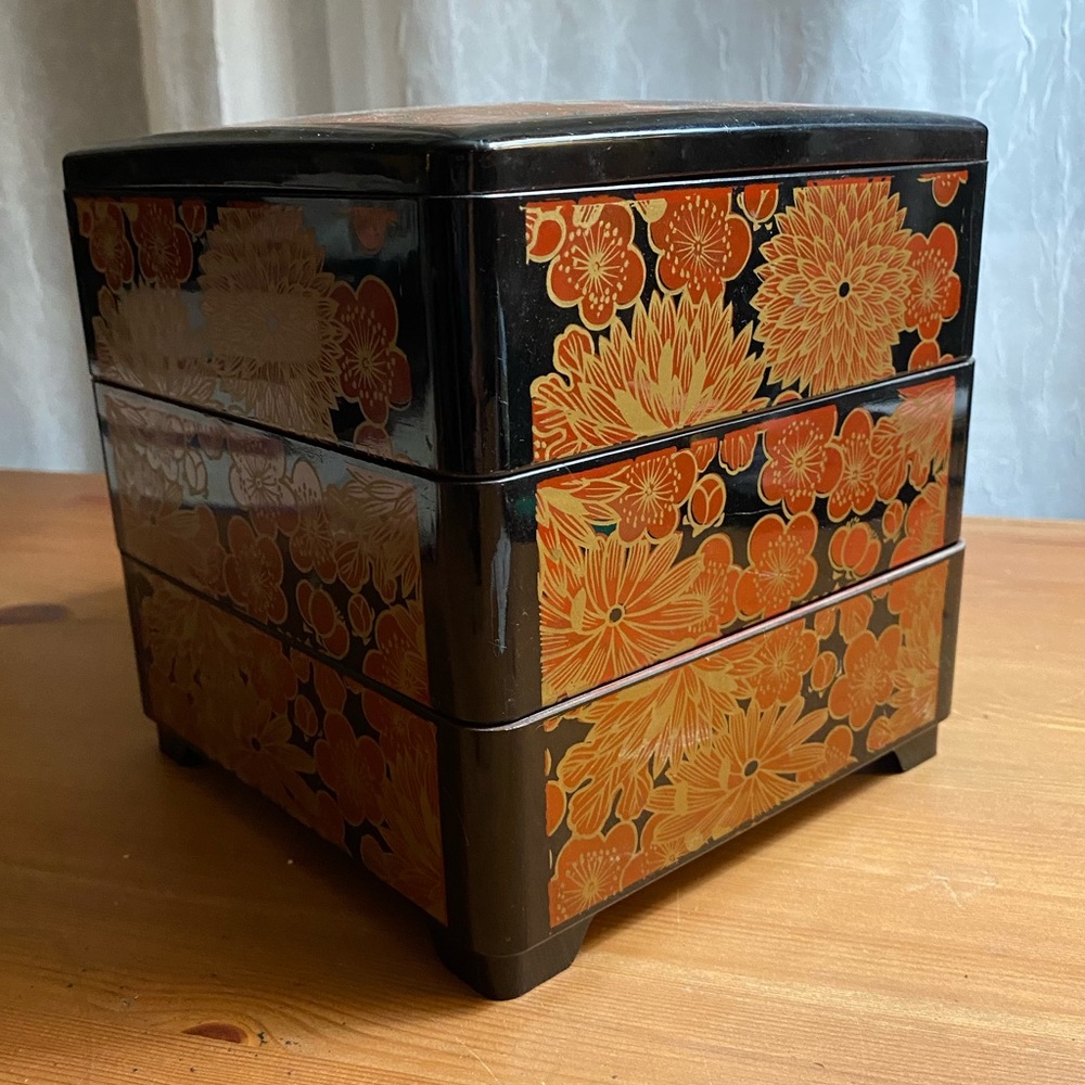3 tier Japanese bento box